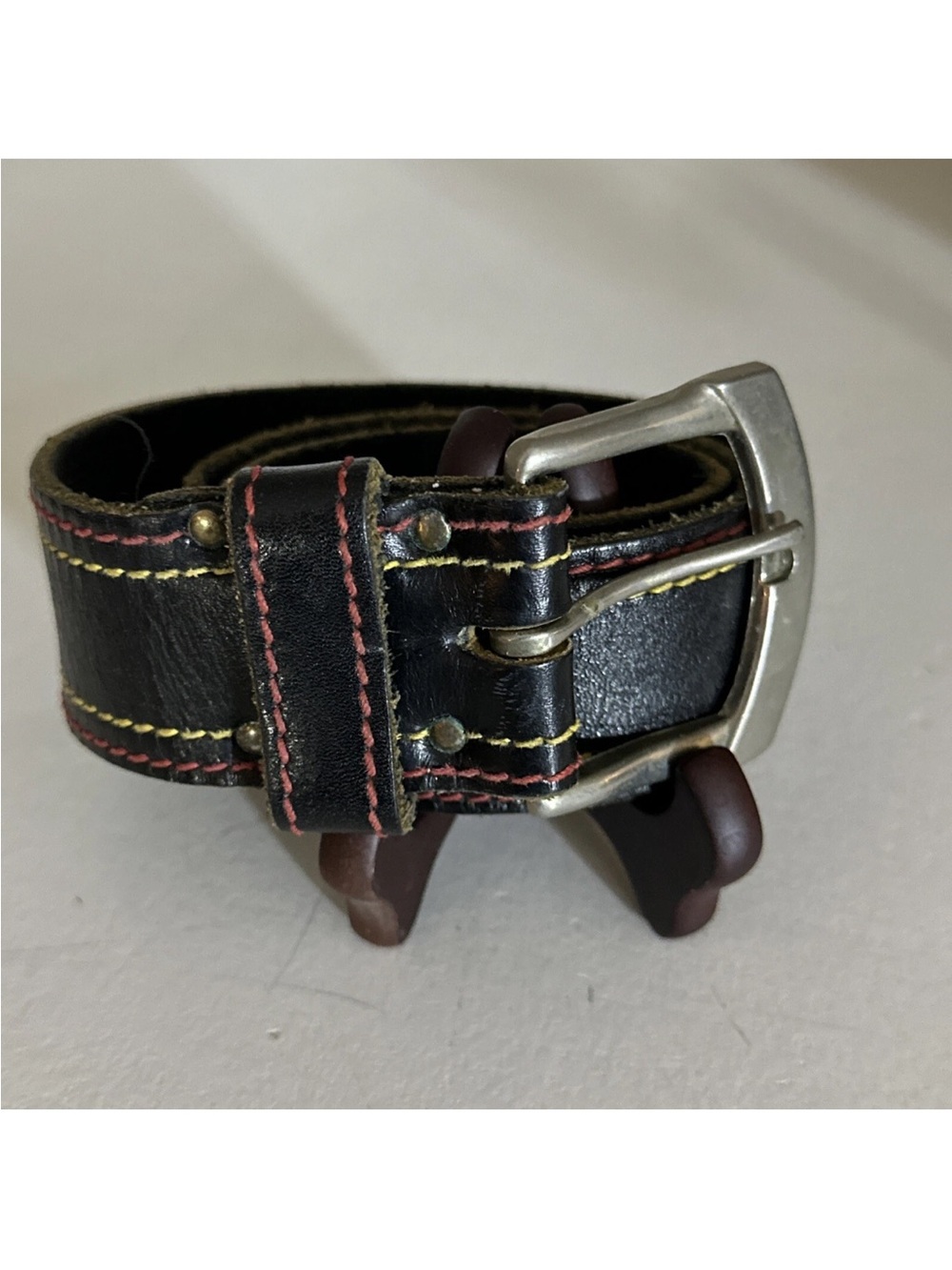 VINTAGE BLACK LEATHER BELT YELLOW RED STITCHING - Picture 3 of 7